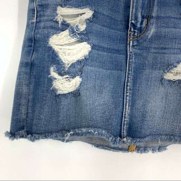 American Eagle Distress Jean Mini Skirt Women’s Size 0 Next Level Stretch - Picture 8 of 9